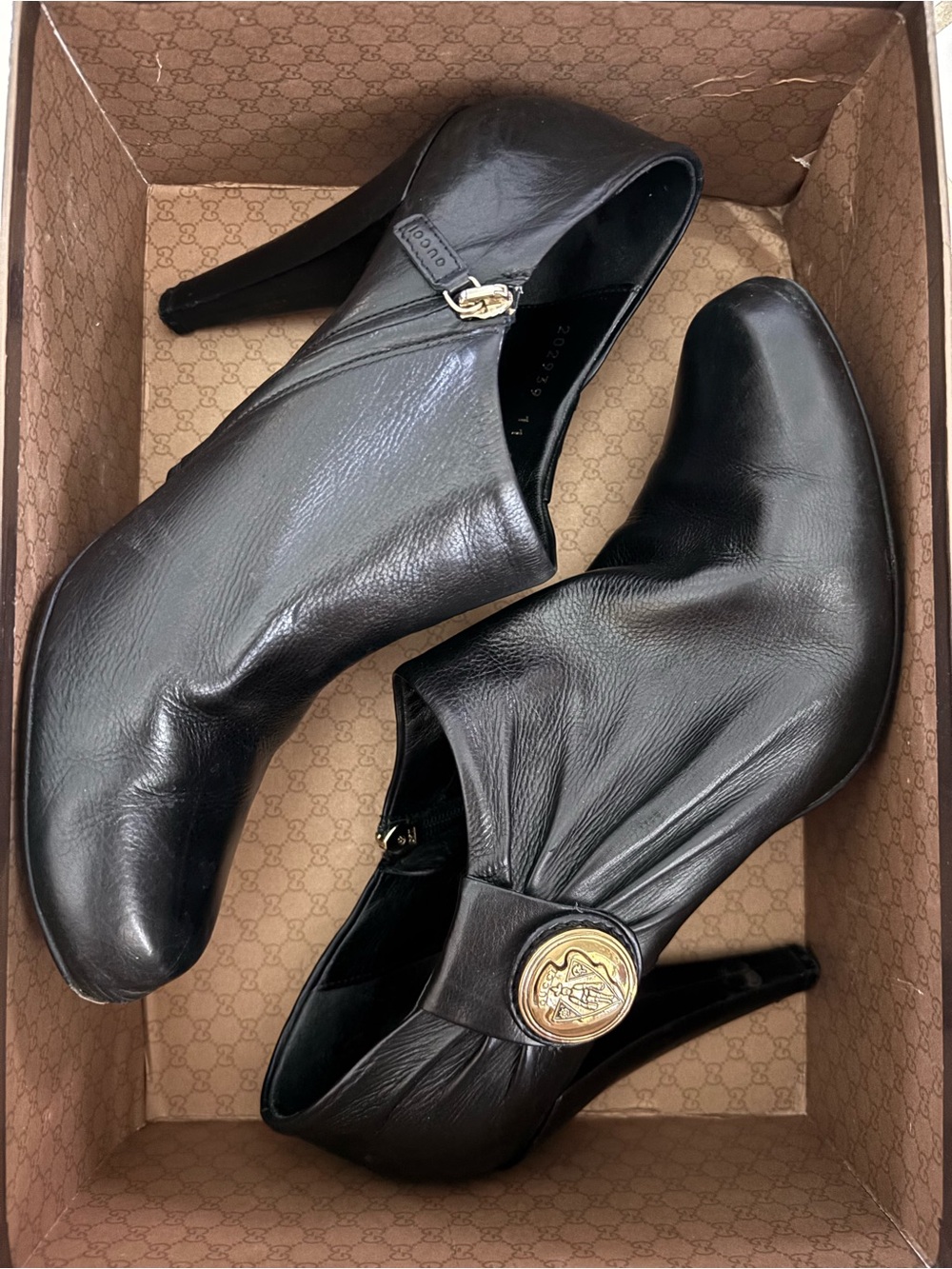 Gucci Black Leather Heel Ankle Booties Darwin Nero Gold Medallion Accent Sz 11B - Picture 12 of 15